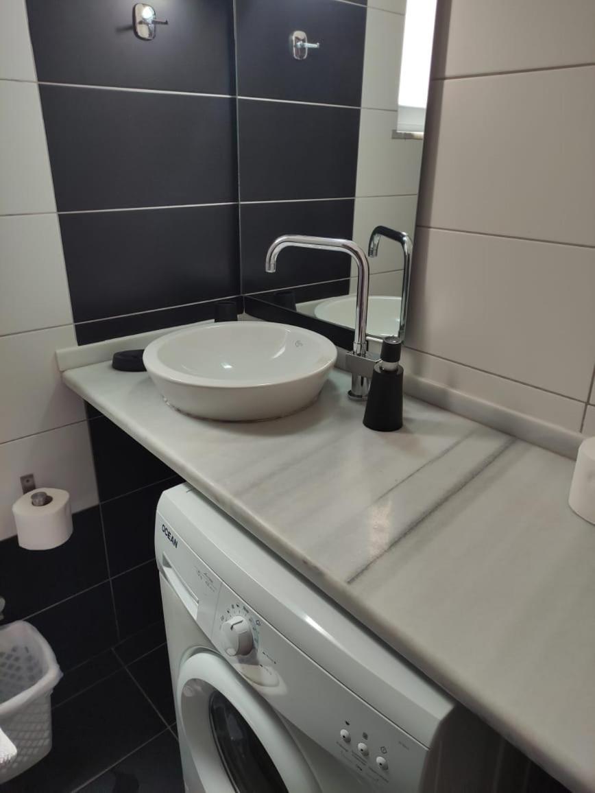 Adam Apartments Саранда Екстер'єр фото