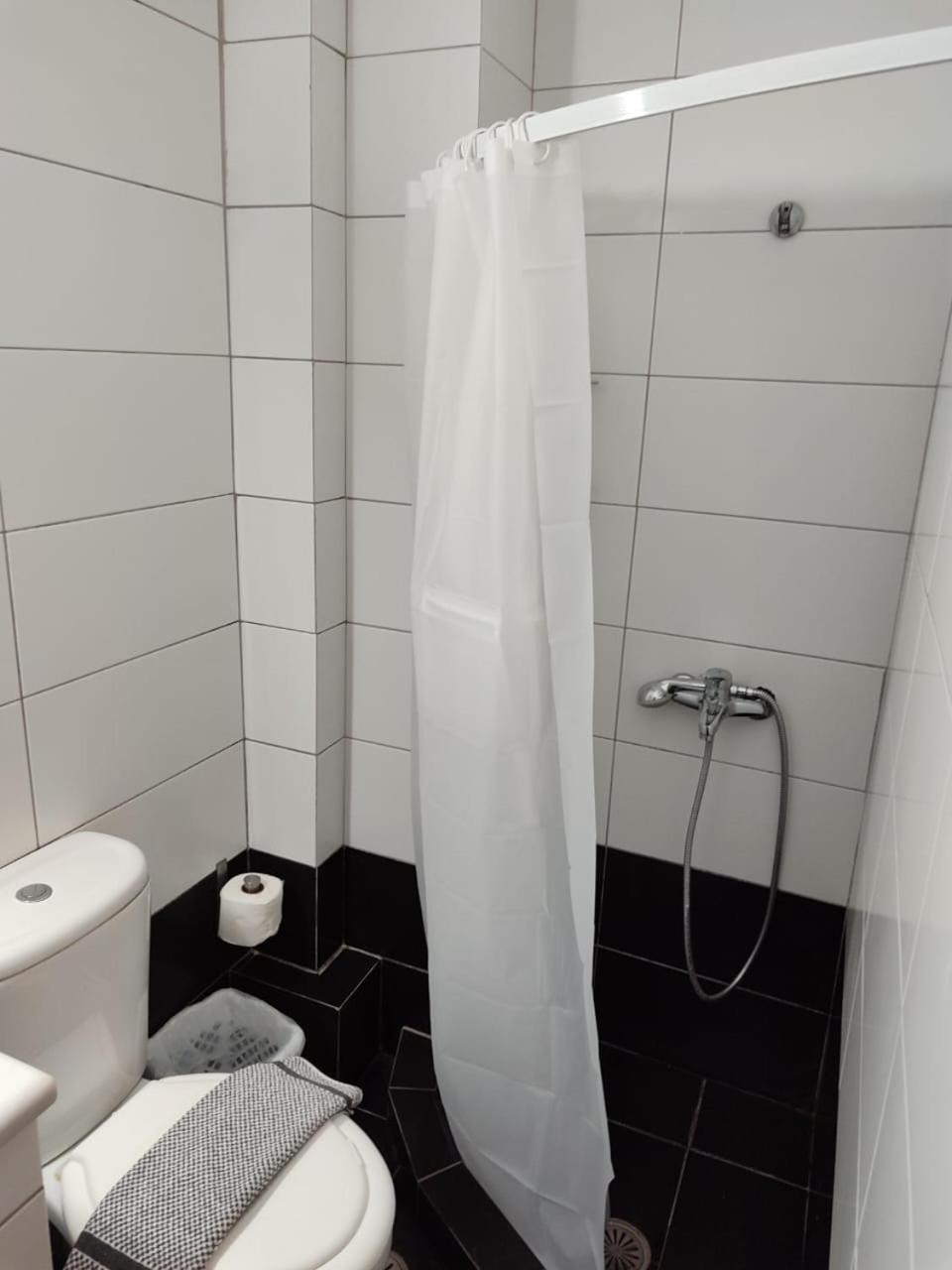 Adam Apartments Саранда Екстер'єр фото