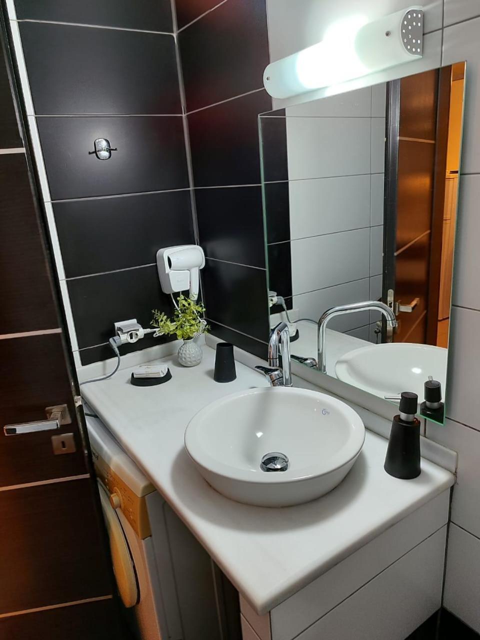 Adam Apartments Саранда Екстер'єр фото