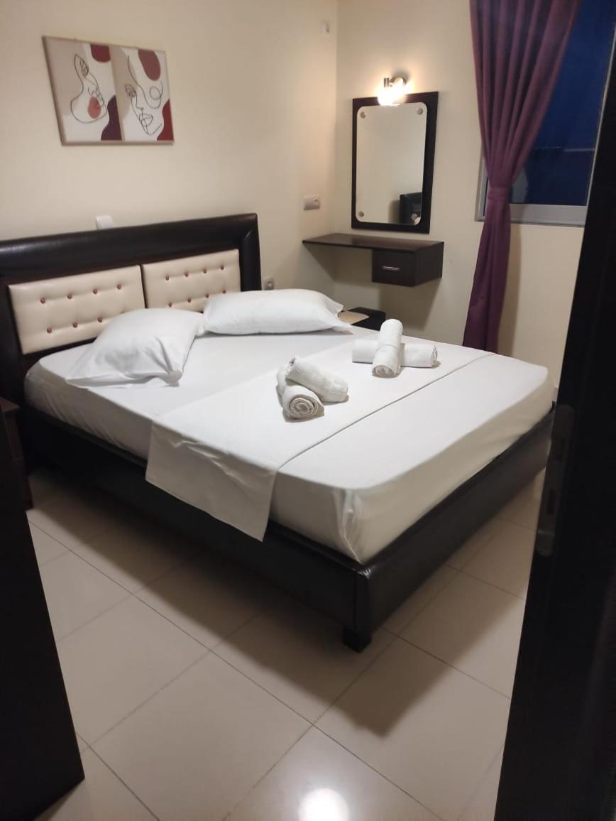 Adam Apartments Саранда Екстер'єр фото